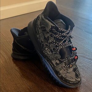 Nike Kyrie Sneakers